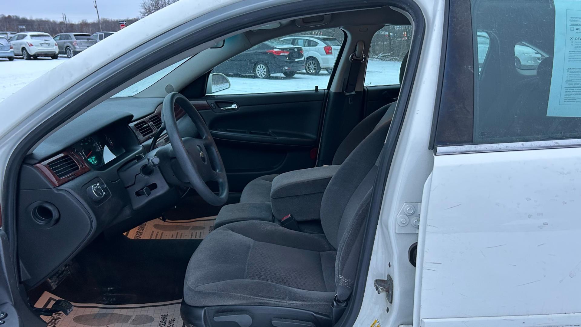 2009 White Chevrolet Impala LT (2G1WT57K791) with an 3.5L V6 OHV 12V FFV engine, 4-Speed Automatic Overdrive transmission, located at 17255 hwy 65 NE, Ham Lake, MN, 55304, 0.000000, 0.000000 - Photo#9